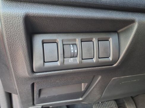 Used 2025 Subaru Outback Premium image 9