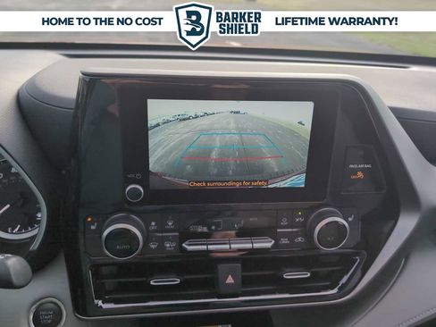 Used 2024 Toyota Highlander XLE FWD image 15