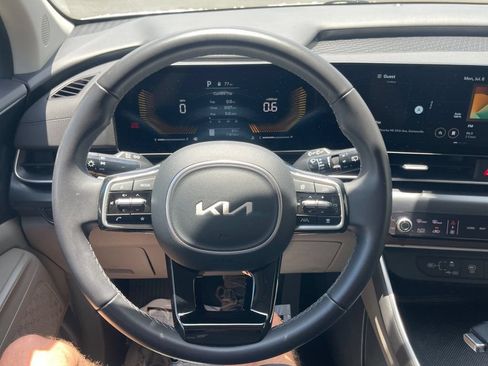 Used 2026 Kia Carnival FWD image 14