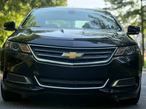 Used 2016 Chevrolet Impala LT FWD image 2