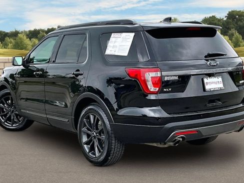 Used 2017 Ford Explorer XLT w/ Equipment Group 202A FWD image 11