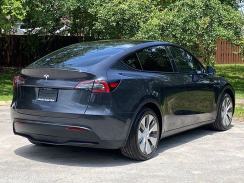 Used 2024 Tesla Model Y 2WD image 8