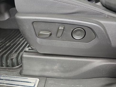 Used 2023 Chevrolet Silverado 1500 LT AWD/4WD image 23