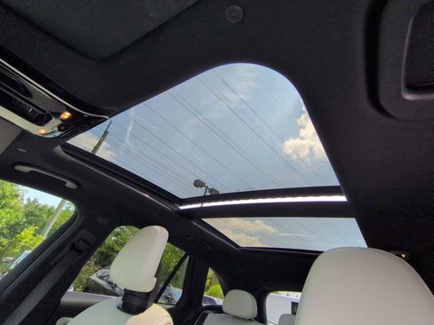 Used 2024 Mercedes-Benz GLC 300 4MATIC image 20