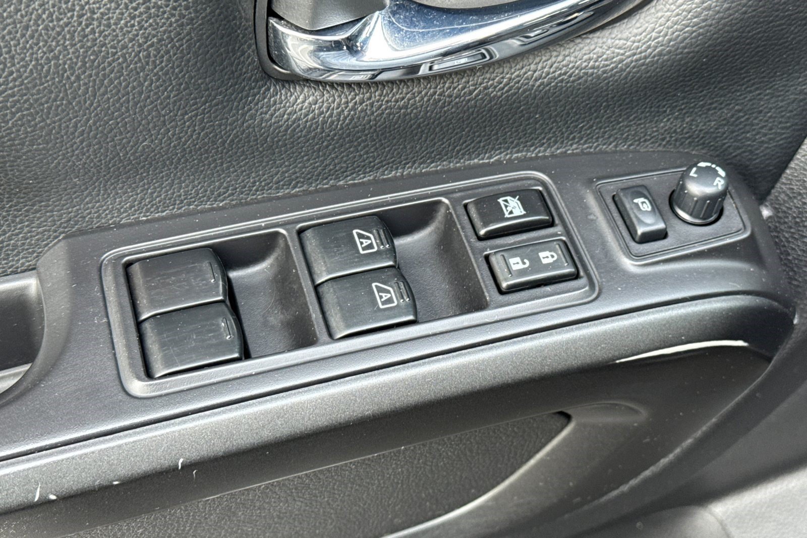 Used 2021 Nissan Titan PRO-4X w/ Pro-4x Convenience Package AWD/4WD image 13