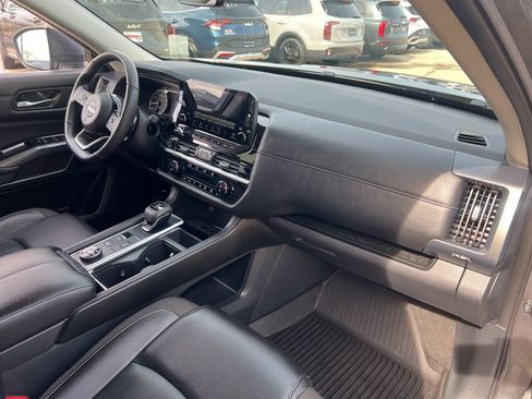 Used 2024 Nissan Pathfinder SL image 21