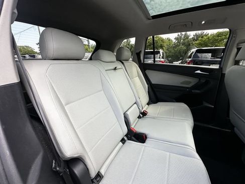 Used 2018 Volkswagen Tiguan SEL AWD/4WD image 38