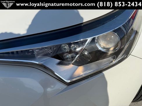 Used 2018 Toyota C-HR XLE image 35