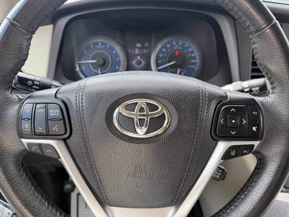 Used 2018 Toyota Sienna XLE Premium FWD image 15