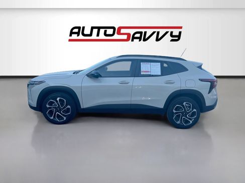 Used 2026 Chevrolet Trax RS w/ Sunroof Package FWD image 4