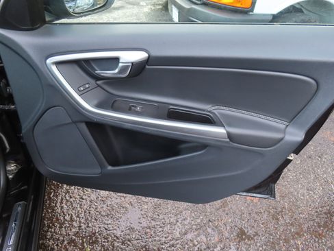 Used 2018 Volvo V60 T5 Dynamic image 18