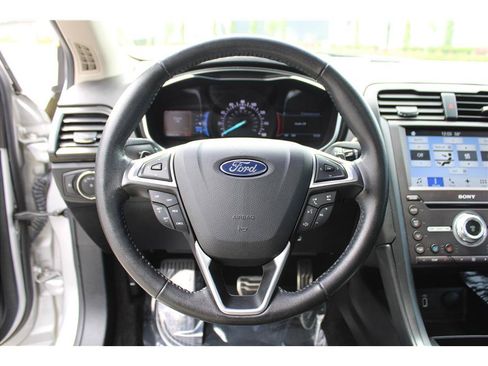 Used 2017 Ford Fusion Titanium AWD/4WD image 17