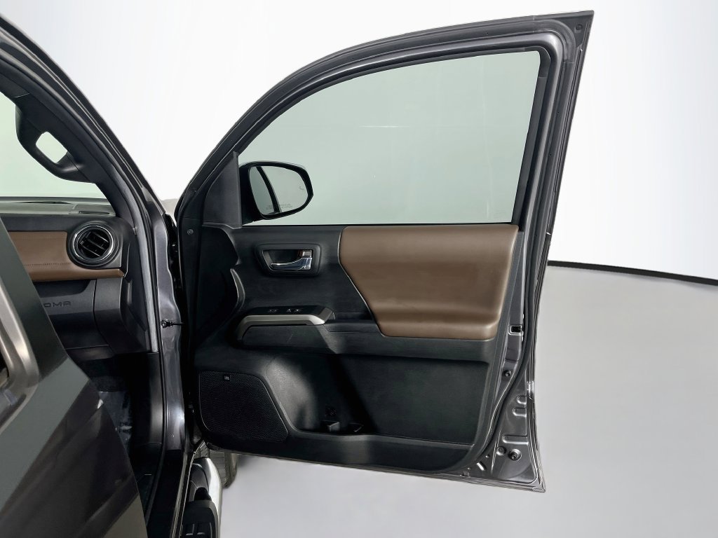 Used 2023 Toyota Tacoma Limited AWD/4WD image 36