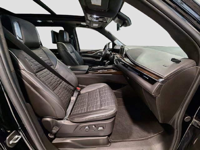 Used 2024 Cadillac Escalade Sport Platinum w/ LPO, ONYX Package AWD/4WD image 25