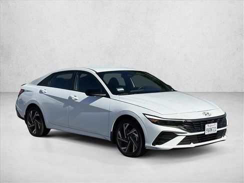 Certified 2025 Hyundai Elantra SEL FWD image 3