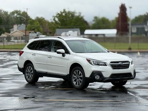 Used 2018 Subaru Outback 3.6R Touring AWD/4WD image 3