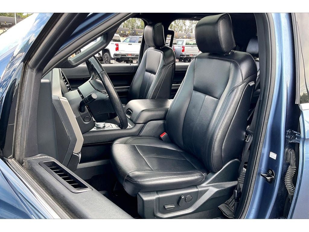Used 2020 Ford Expedition Max XLT w/ Equipment Group 202A AWD/4WD image 27