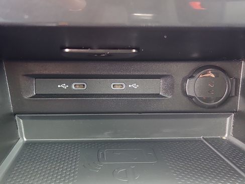 Certified 2024 Volkswagen Tiguan SE R-Line image 13