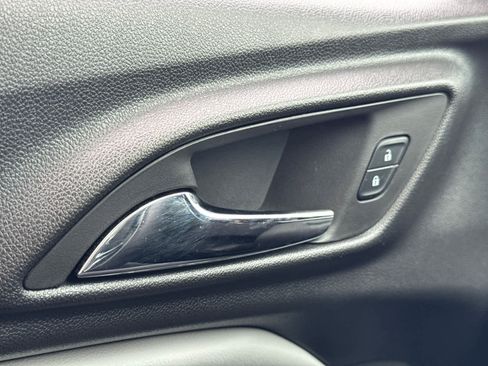 Used 2025 Chevrolet Trax LT w/ Driver Confidence Package image 24