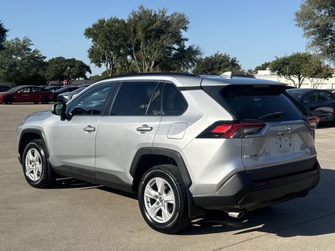Used 2021 Toyota RAV4 XLE AWD/4WD image 4