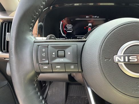 Used 2025 Nissan Pathfinder Platinum w/ Cargo Package FWD image 31