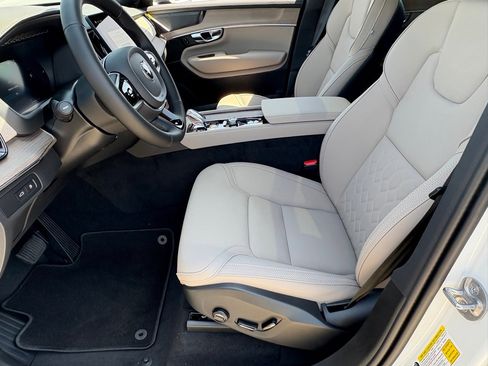 New 2025 Volvo XC90 T8 Plus w/ Protection Package Premier image 21