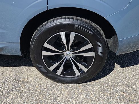 Used 2023 Volvo XC60 B5 Core image 8