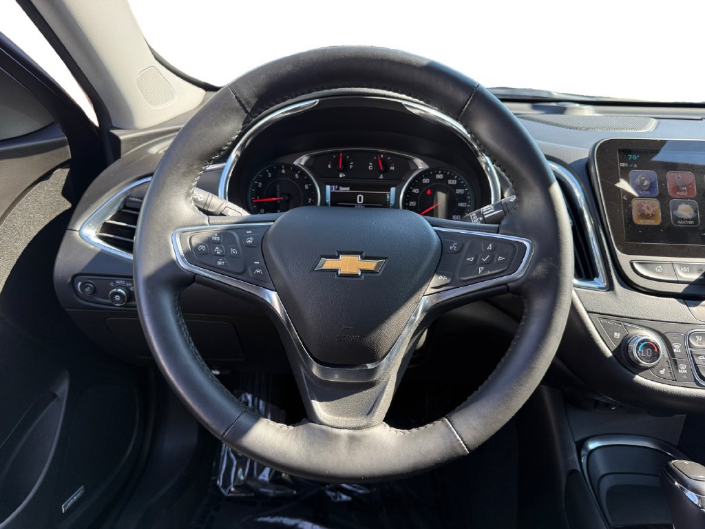 Used 2018 Chevrolet Malibu Premier w/ Premier Sun and Wheel Package FWD image 12