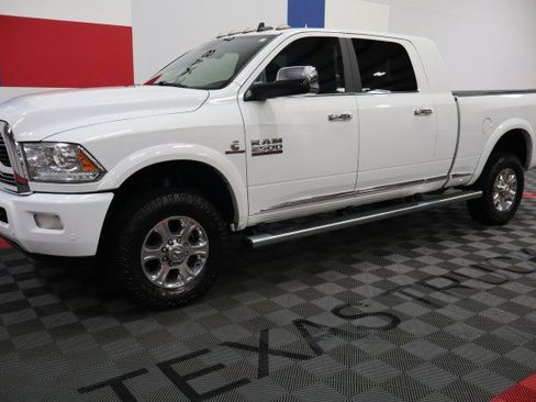Used 2017 RAM 2500 Limited AWD/4WD image 2