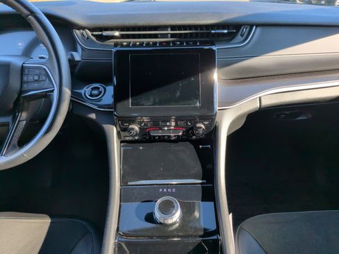 Used 2022 Jeep Grand Cherokee Altitude image 30