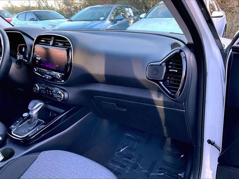 Certified 2023 Kia Soul EX image 18