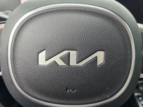 Used 2024 Kia Sorento S image 31