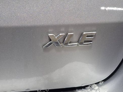 Used 2013 Toyota Sienna XLE image 8