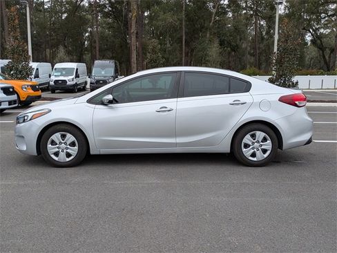 Used 2017 Kia Forte LX image 7