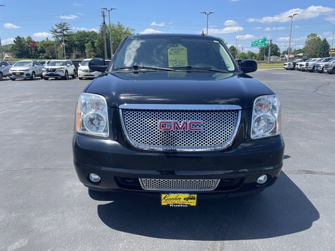 Used 2014 GMC Yukon Denali AWD/4WD image 3