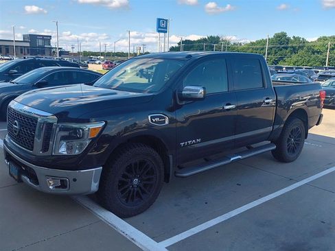 Used 2017 Nissan Titan SL AWD/4WD image 11