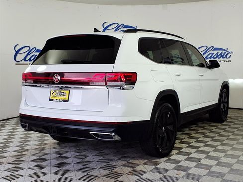 Used 2024 Volkswagen Atlas SE image 6