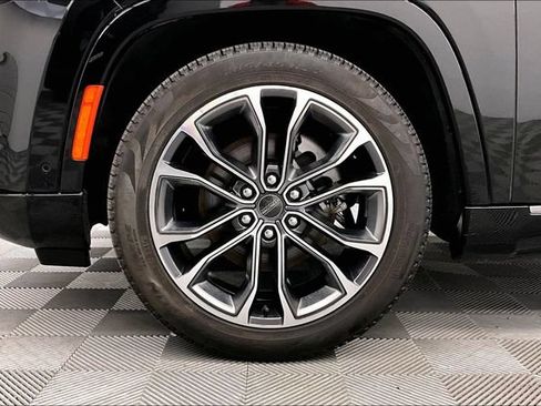 Used 2024 Jeep Grand Wagoneer Series III AWD/4WD image 10