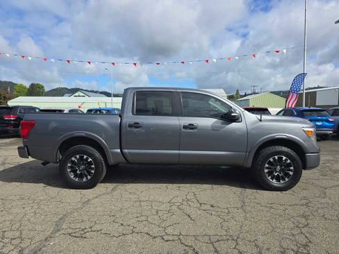 Used 2019 Nissan Titan PRO-4X AWD/4WD image 6