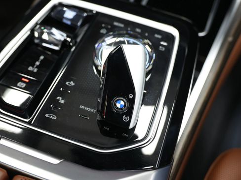 Used 2024 BMW 760i xDrive w/ Premium Package 2 AWD/4WD image 5