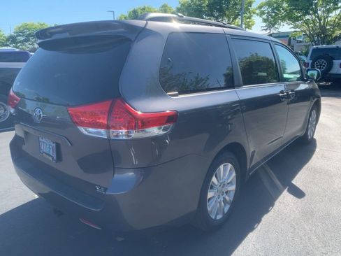 Used 2012 Toyota Sienna XLE AWD/4WD image 4
