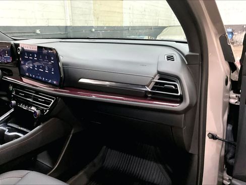 Used 2026 Chevrolet Traverse Z71 w/ LPO, Floor Liner Package AWD/4WD image 19