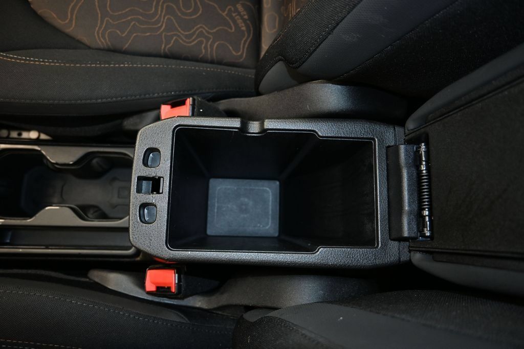 Used 2023 Jeep Renegade Latitude AWD/4WD image 19