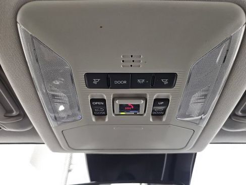 Used 2022 Toyota RAV4 XLE Premium AWD/4WD image 28