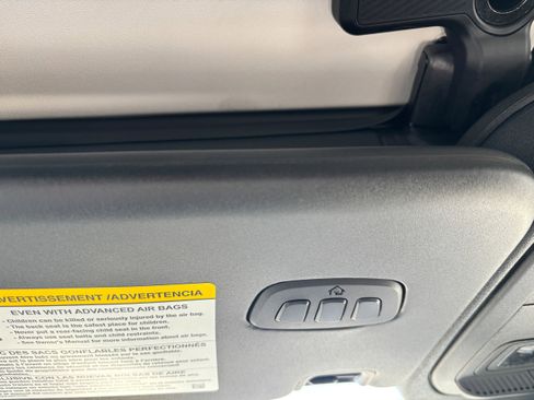 New 2025 Ford Bronco Badlands image 16