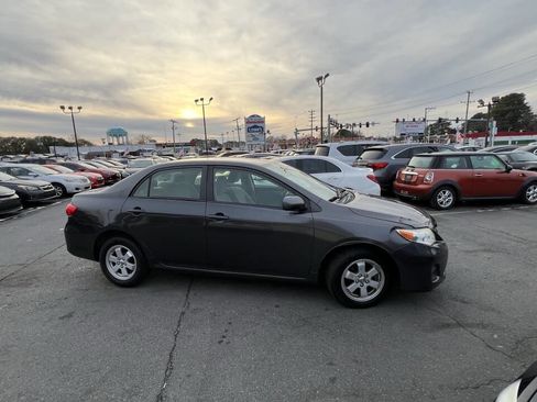 Used 2011 Toyota Corolla LE image 11