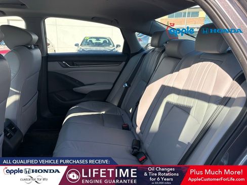 Used 2018 Honda Accord Touring image 5