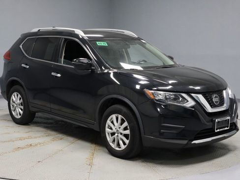 Used 2018 Nissan Rogue SV image 1