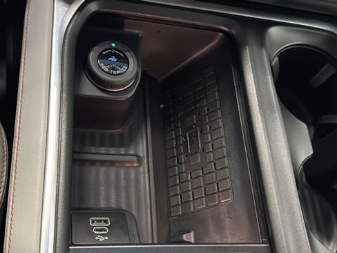 Used 2025 Ford Expedition Max Active AWD/4WD image 34