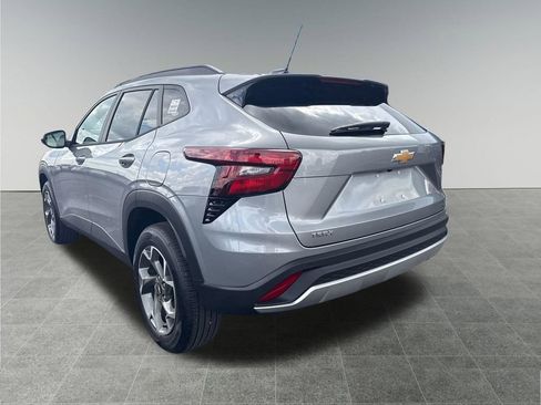 New 2026 Chevrolet Trax LT w/ Driver Confidence Package FWD image 3